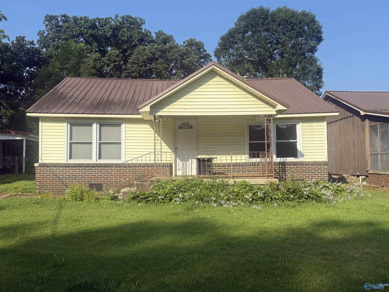 512 8th Avenue - Photo 1