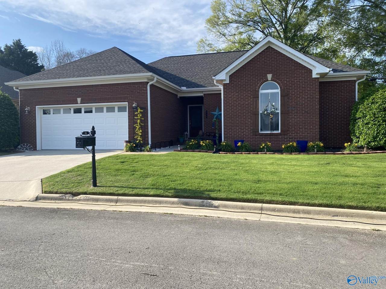 936 Tracey Lane - Photo 1