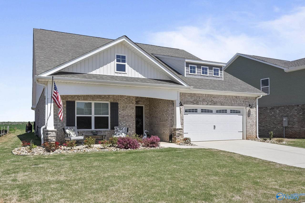 309 Avebury Road - Photo 1