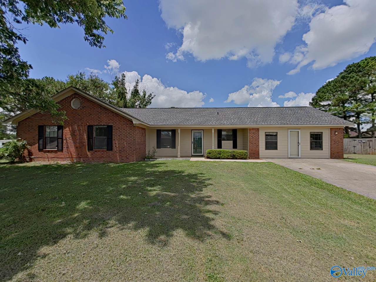 182 Silverwood Lane - Photo 1