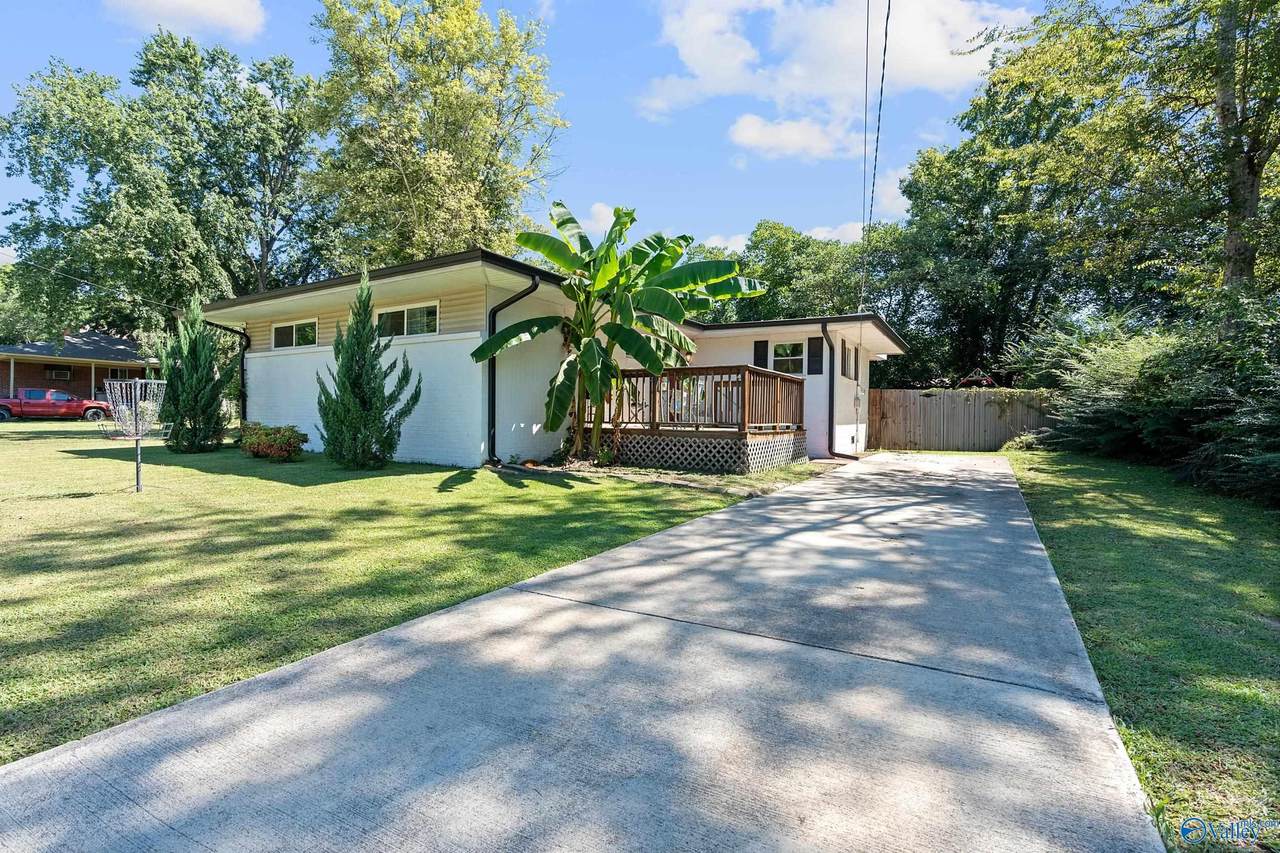 402 Greenacres Drive - Photo 1