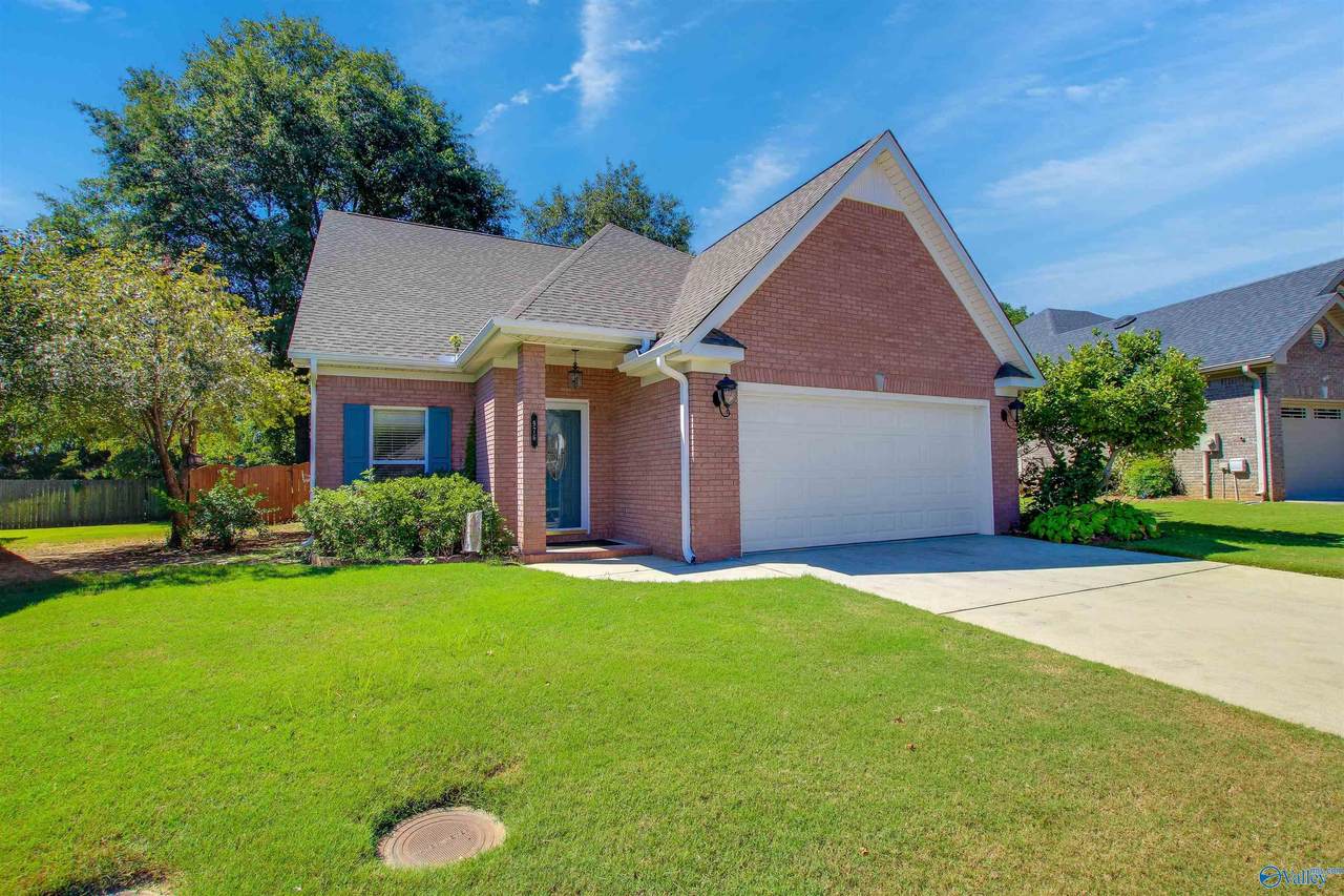 976 Tracey Lane - Photo 1