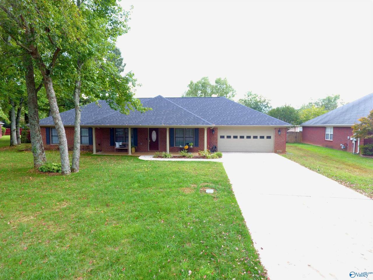 102 Ridgewood Drive - Photo 1