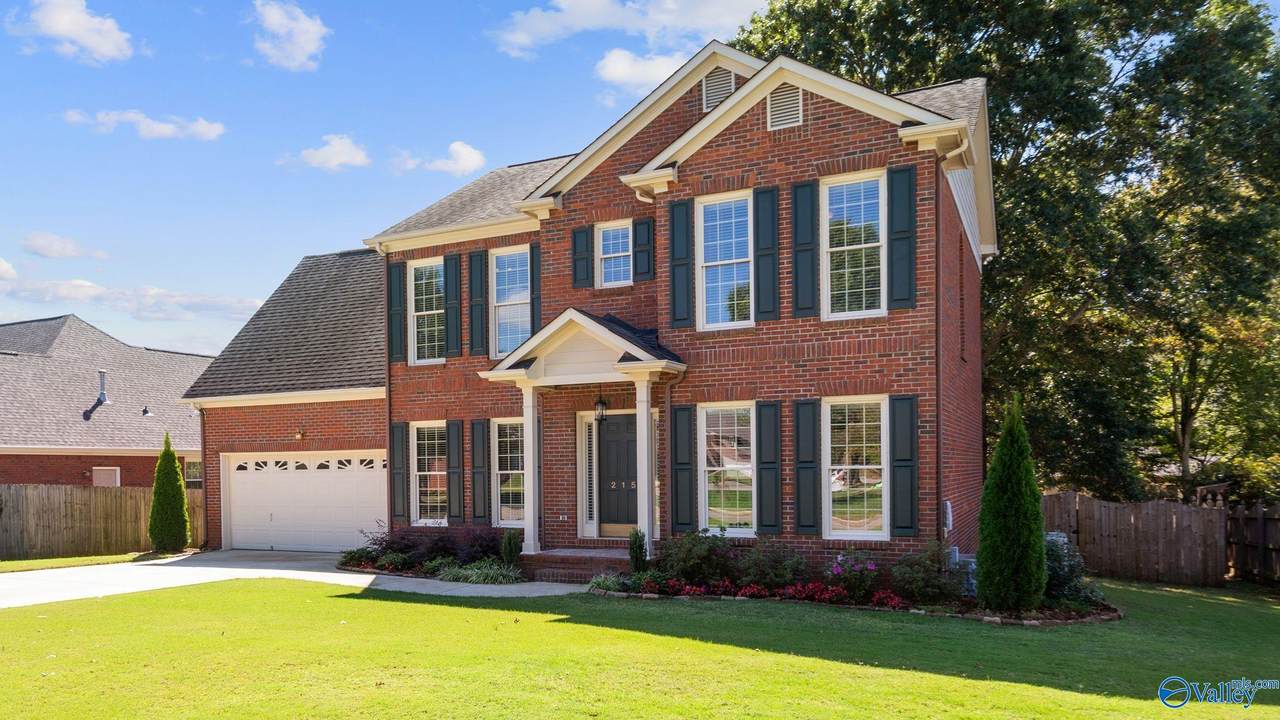 215 Pebblebrook Drive - Photo 1