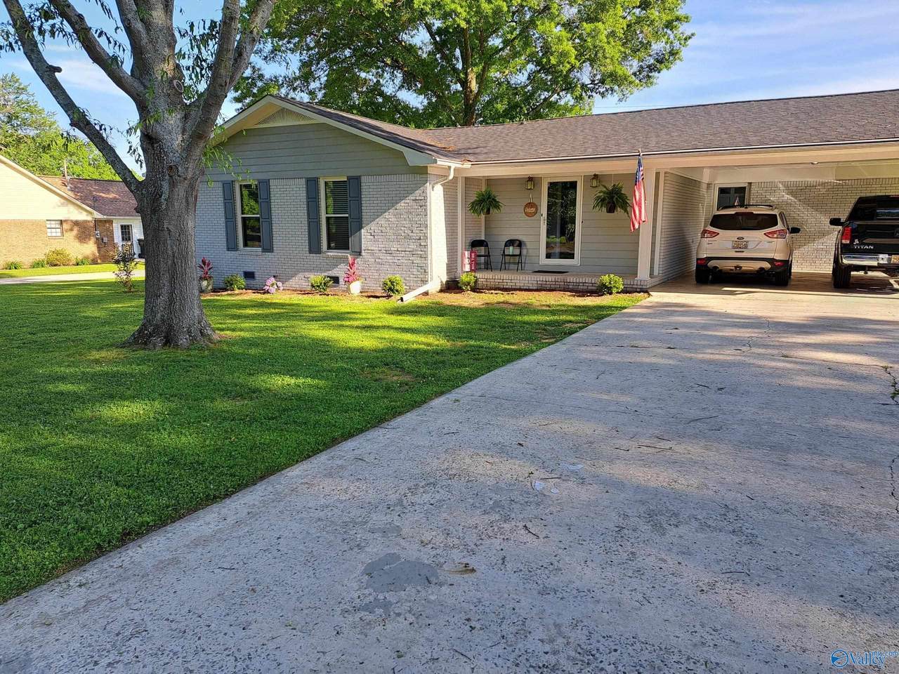 1334 Laura Lane - Photo 1