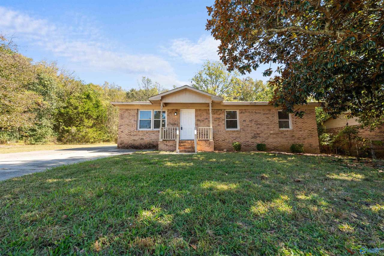 13927 Wyandotte Drive - Photo 1