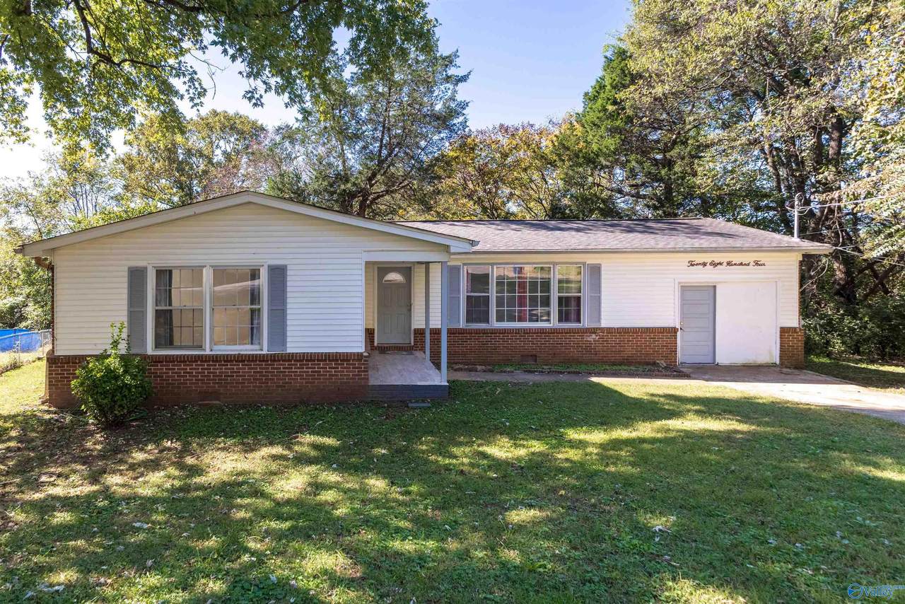 2804 Coosa Circle - Photo 1