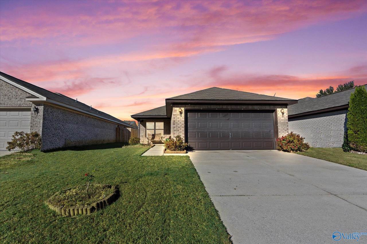 102 Winstead Circle - Photo 1