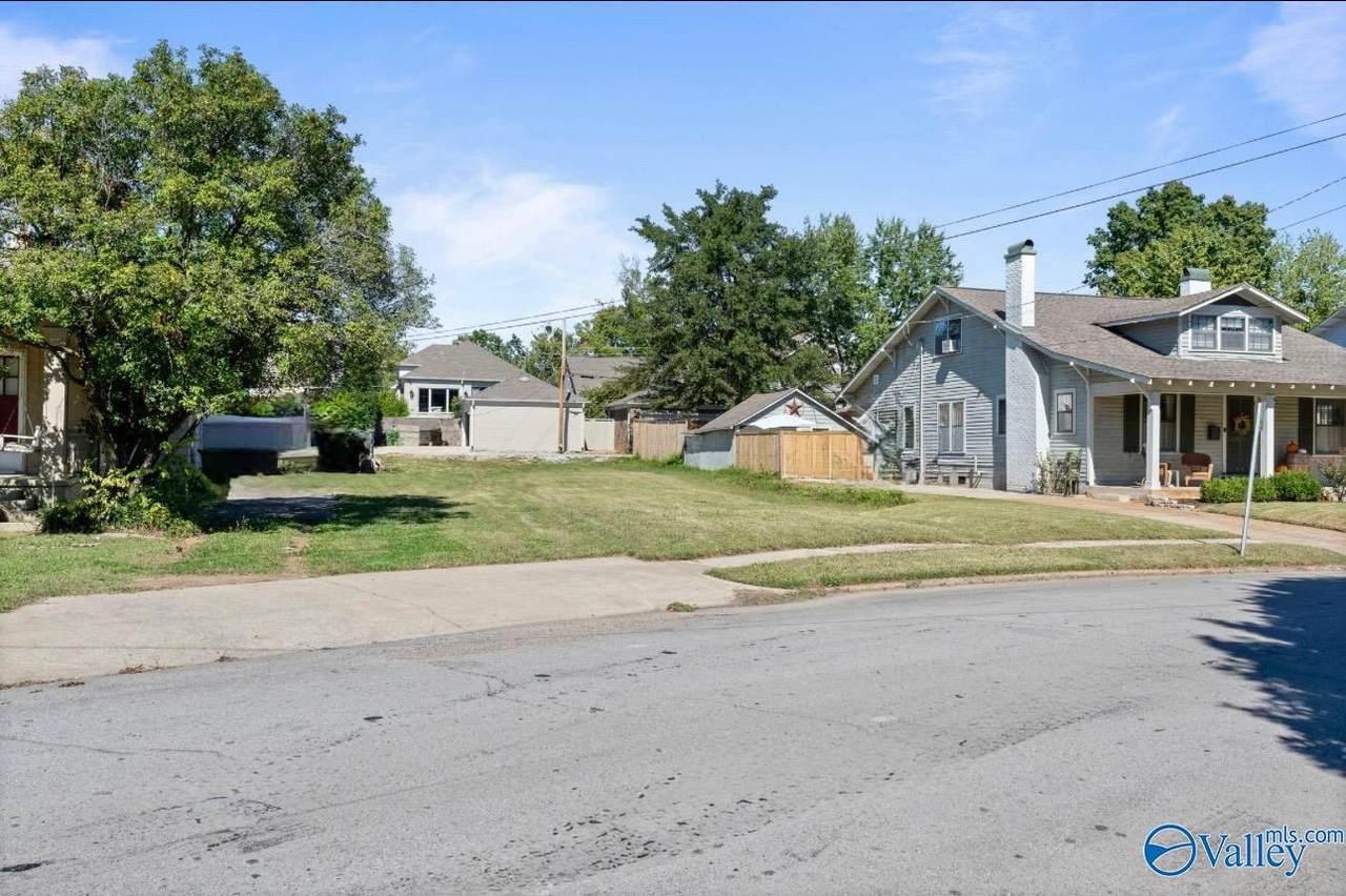 1005 Locust Avenue - Photo 1