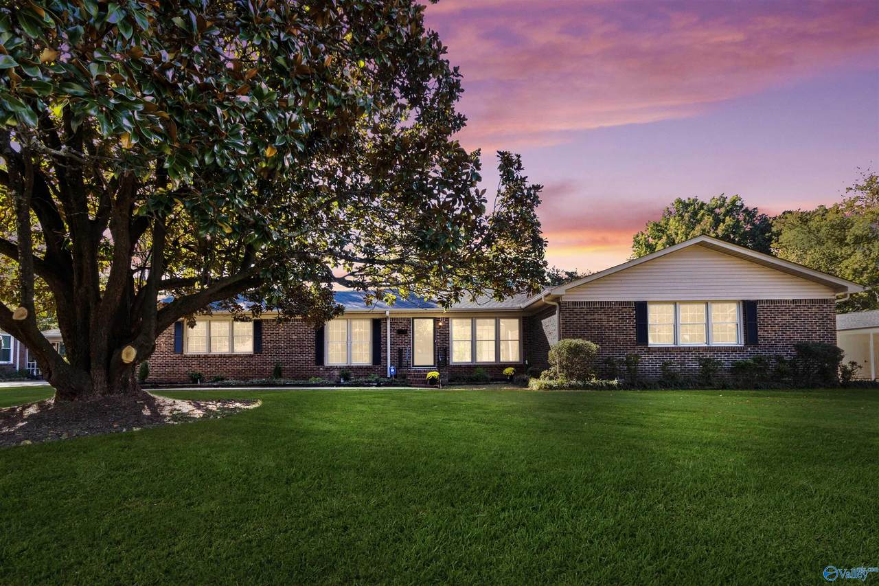 205 Teakwood Drive - Photo 1