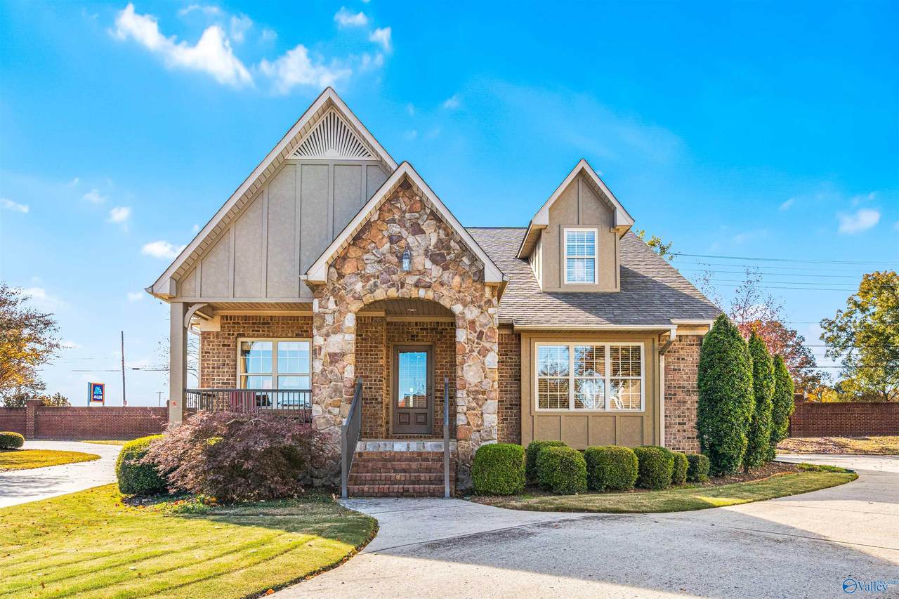 300 Wickerberry Way - Photo 1