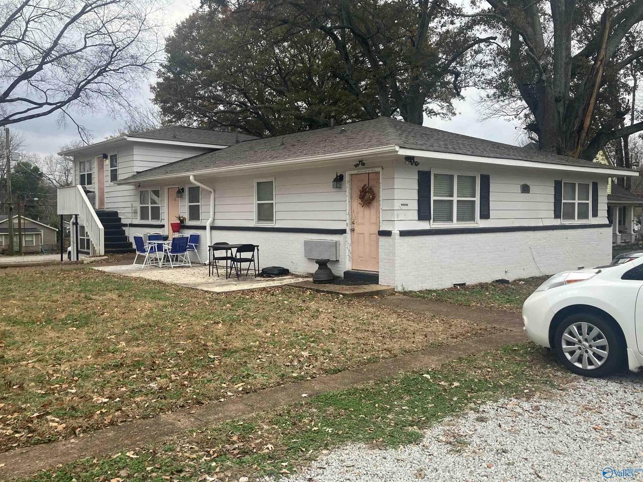 1504 Oakwood - Photo 1