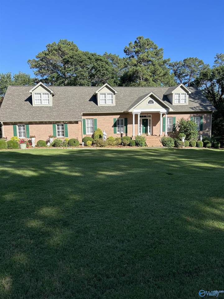 621 Leslie Lane - Photo 1
