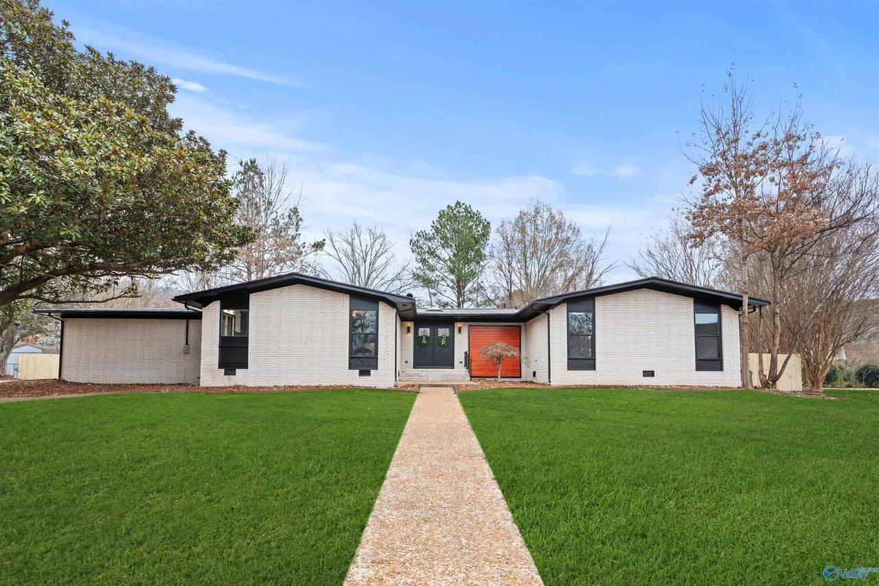 10001 Greenview Drive - Photo 1