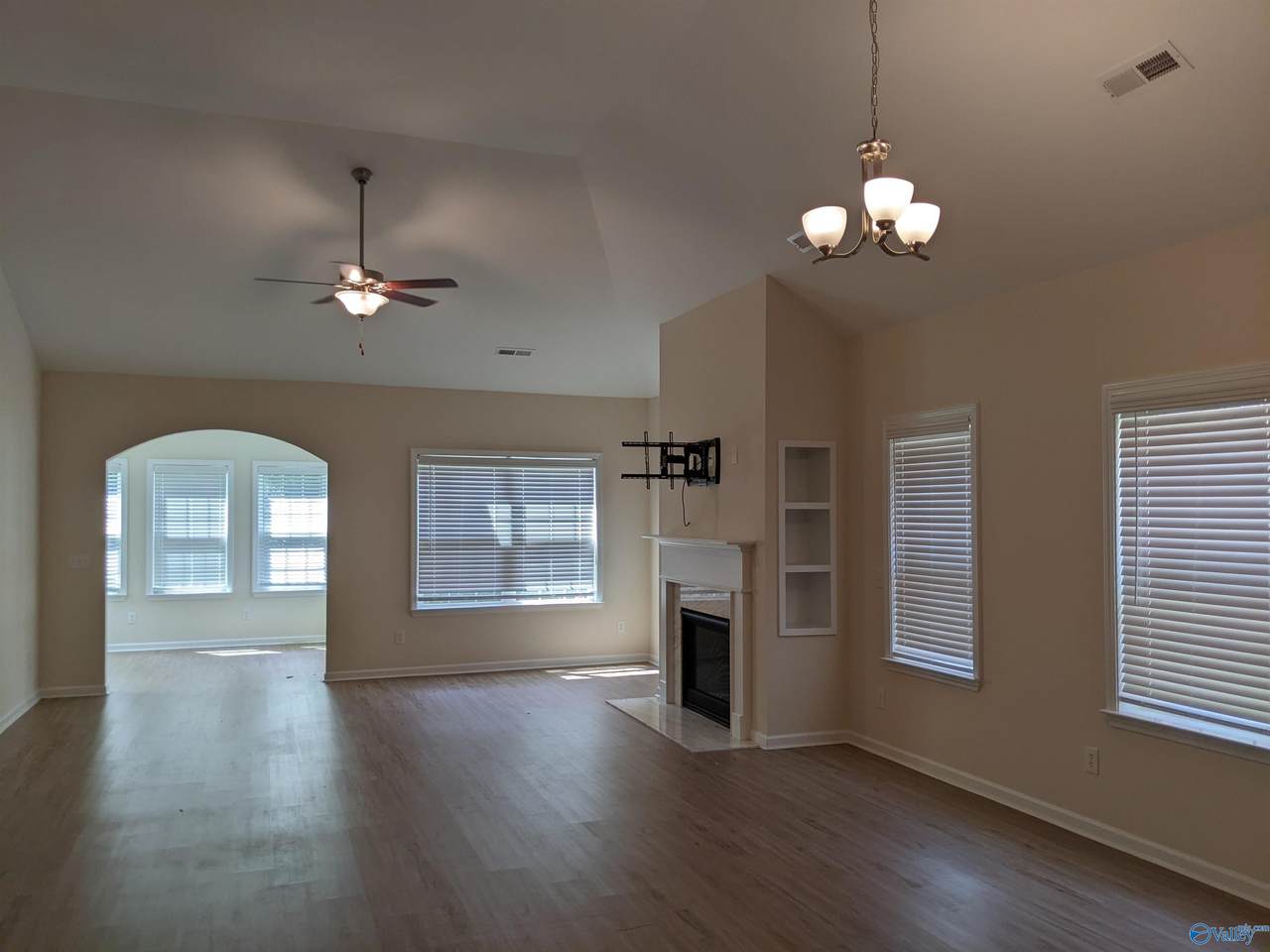 https://bt-photos.global.ssl.fastly.net/nalmls/1280_boomver_1_21906917-2.jpg
