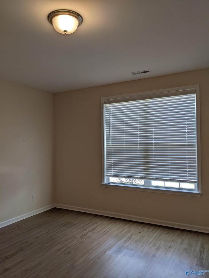 https://bt-photos.global.ssl.fastly.net/nalmls/1280_boomver_1_21906917-2.jpg