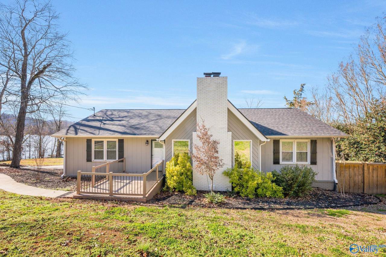 920 East Haven Drive - Photo 1