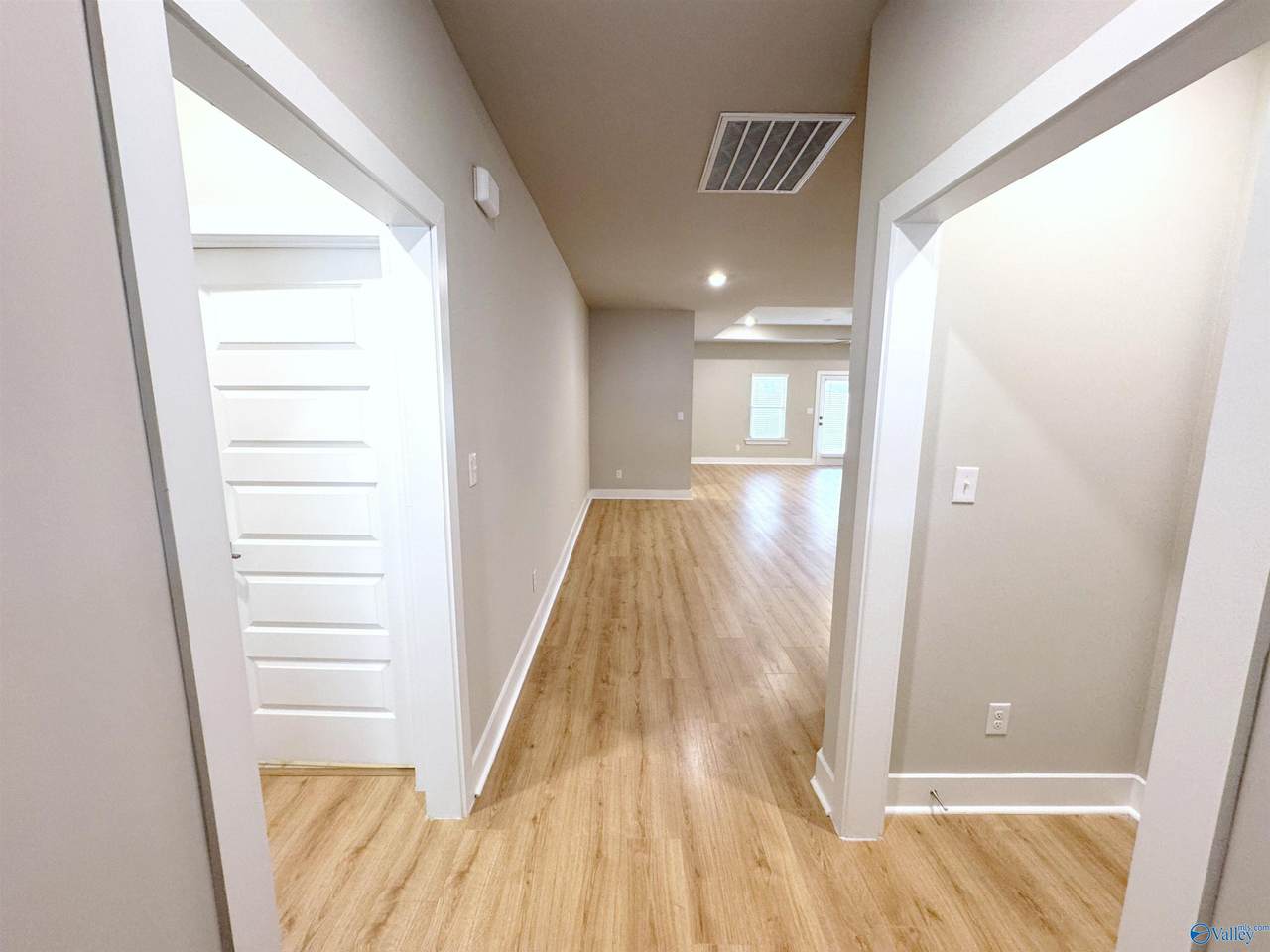 https://bt-photos.global.ssl.fastly.net/nalmls/1280_boomver_1_21908439-2.jpg
