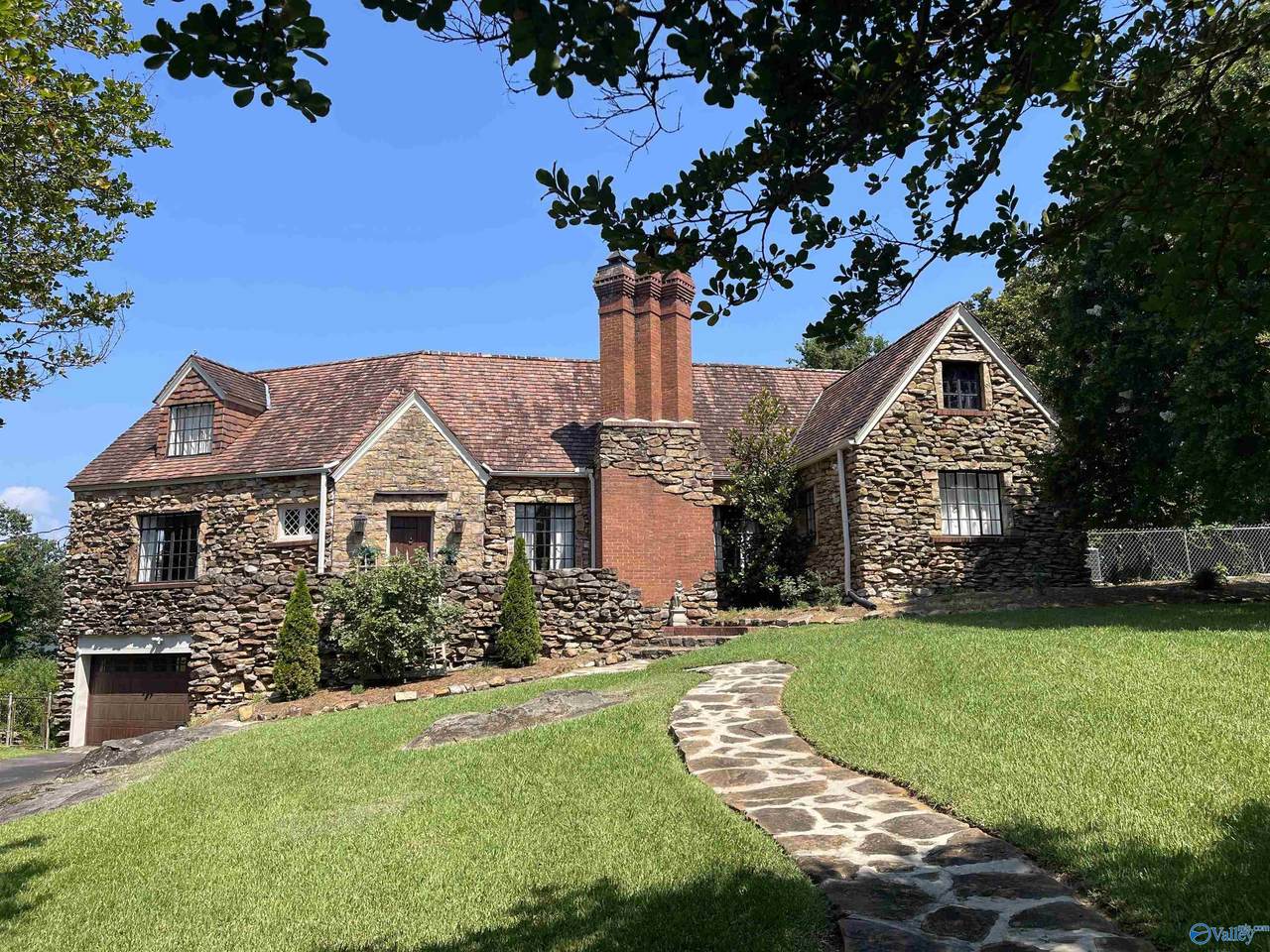 2710 Hilltop Circle - Photo 1