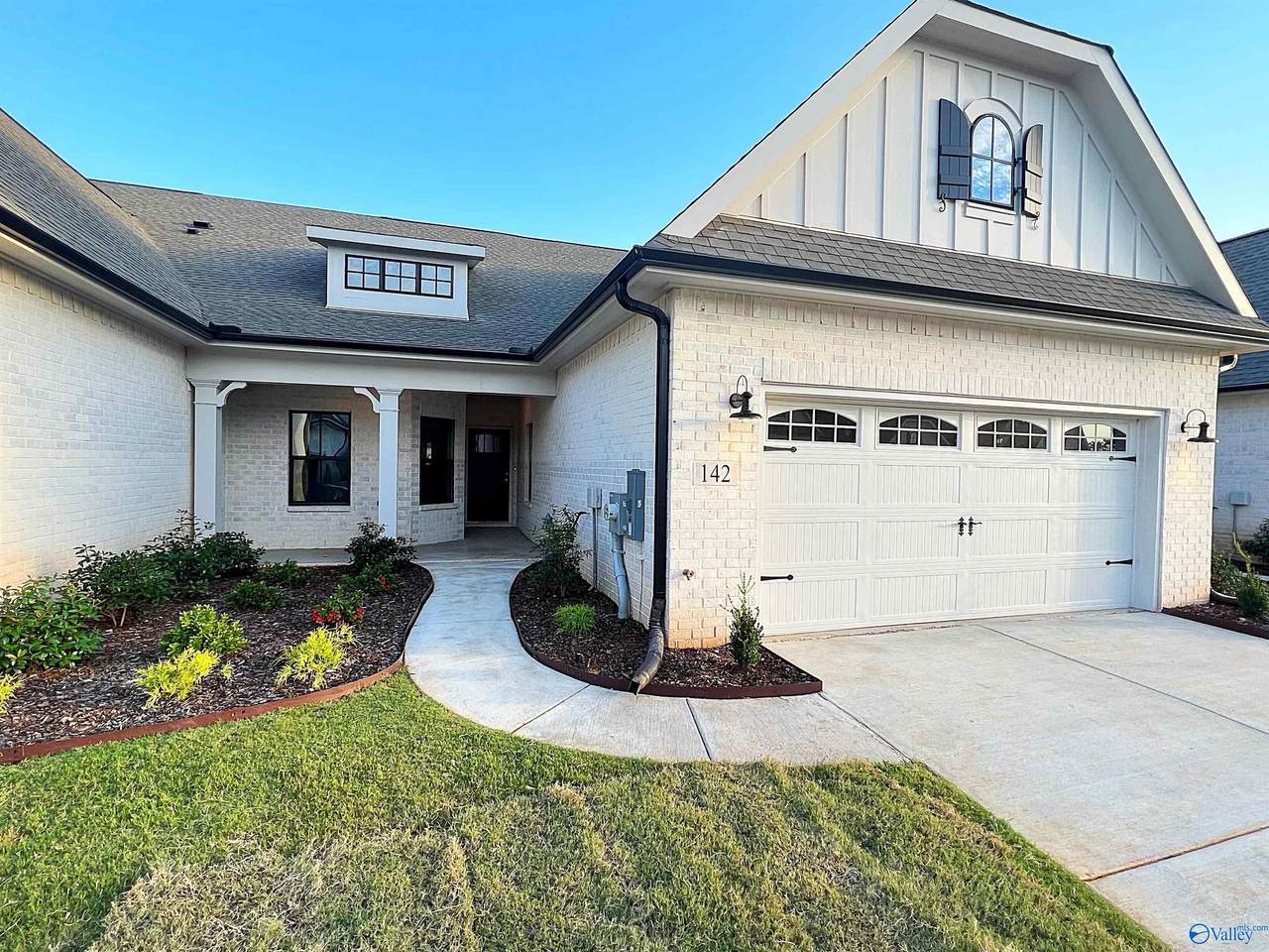 142 Rugby Drive - Photo 1