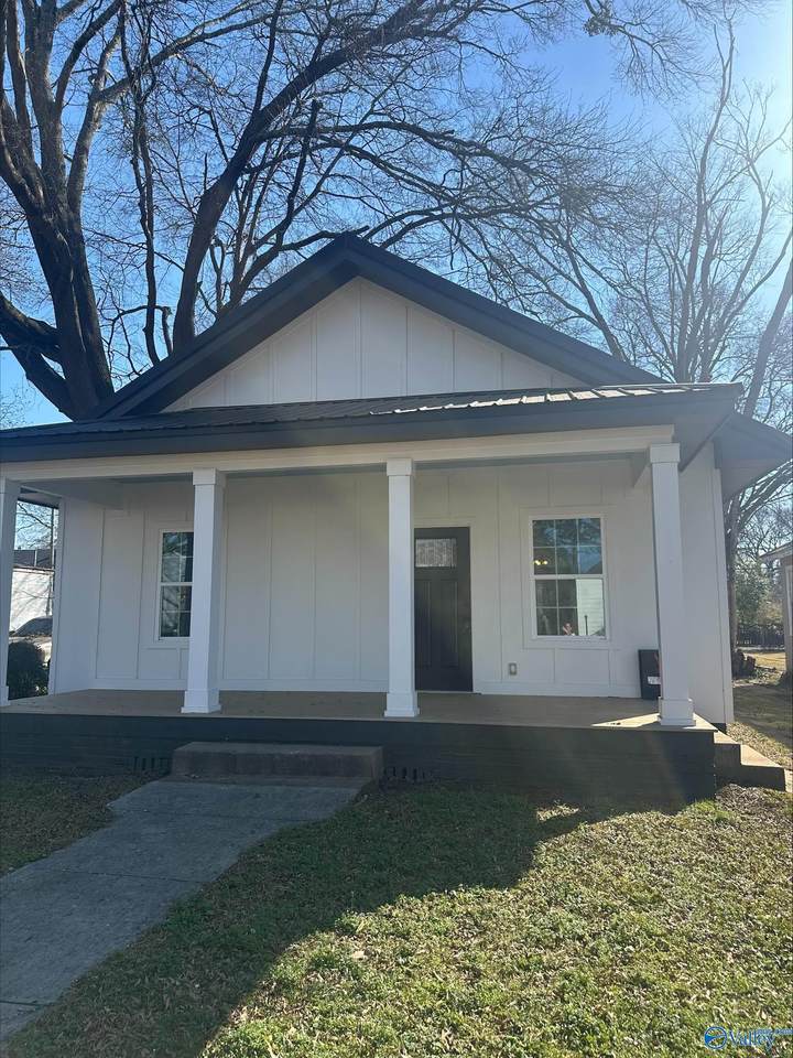 1009 Johnston Street - Photo 1