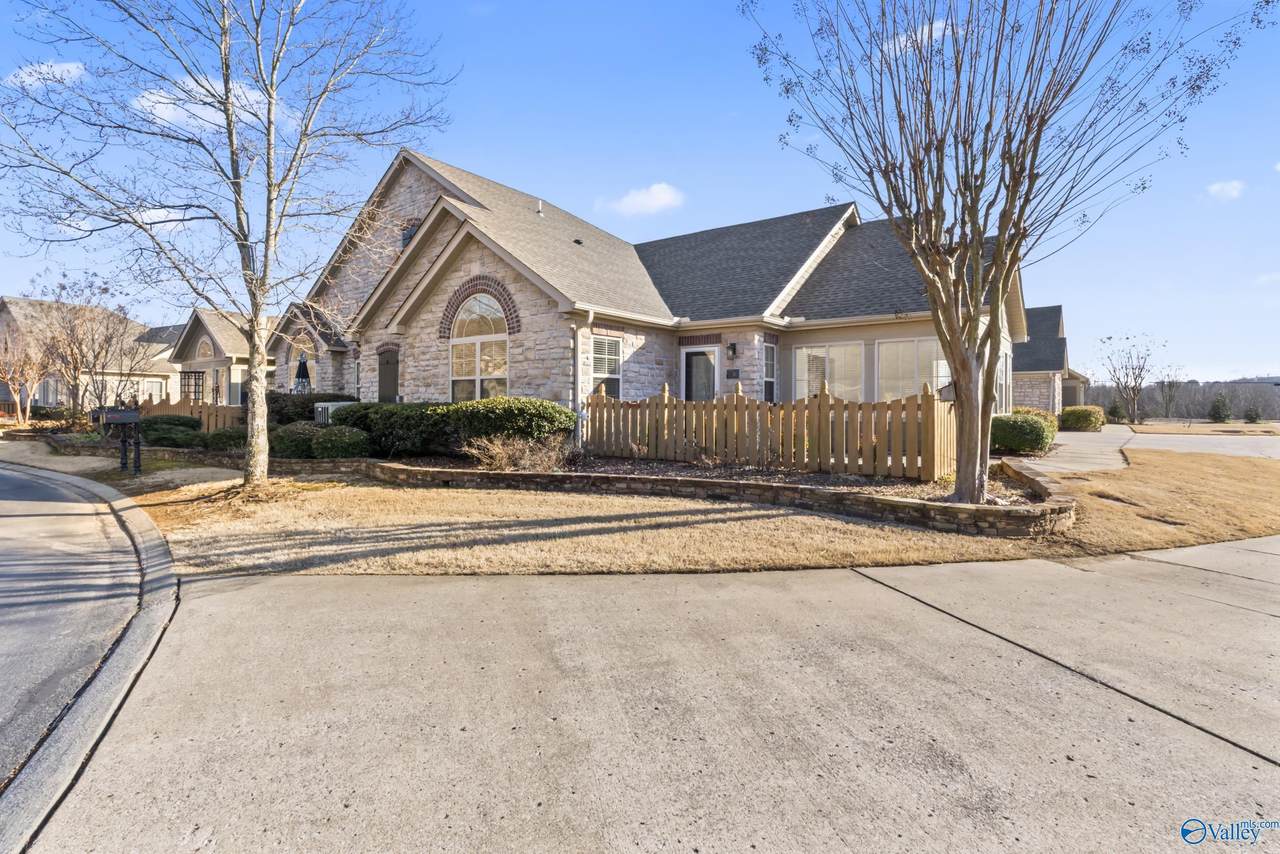 28 Laurel Lane - Photo 1