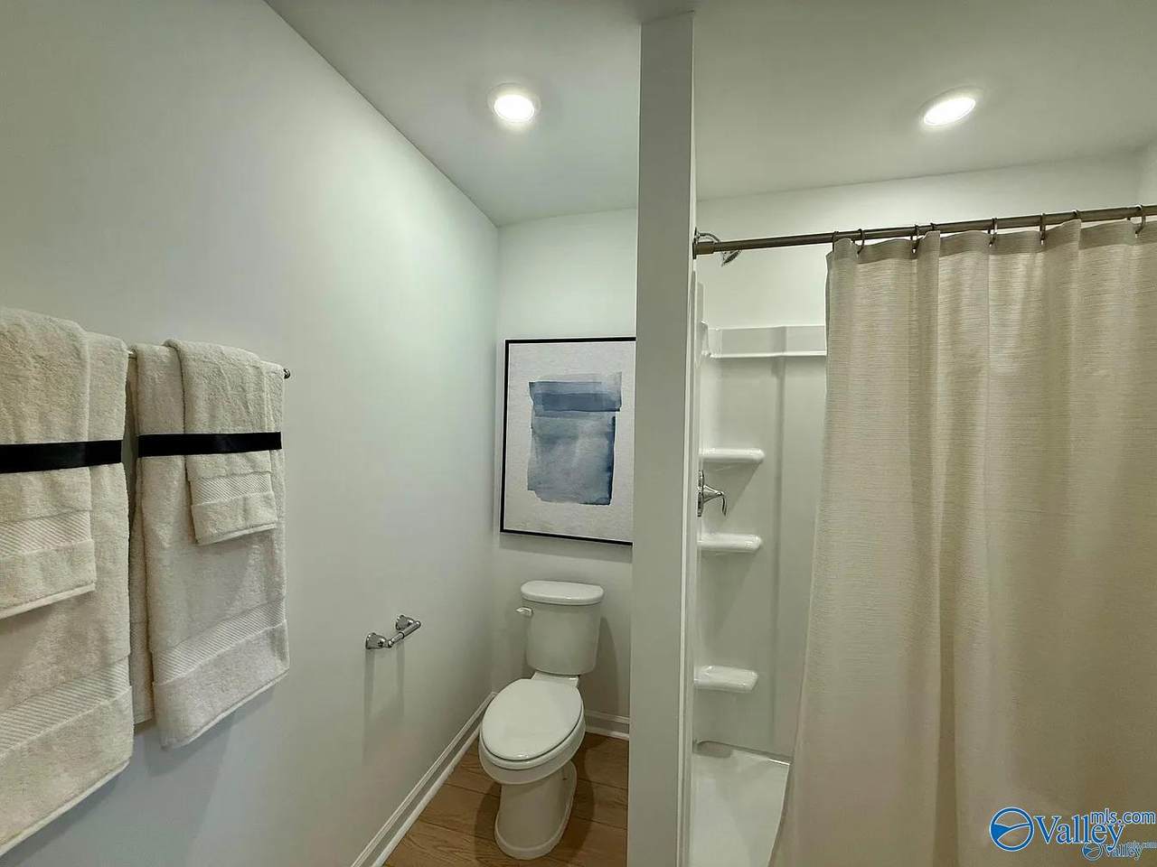 https://bt-photos.global.ssl.fastly.net/nalmls/orig_boomver_1_21909604-3.jpg