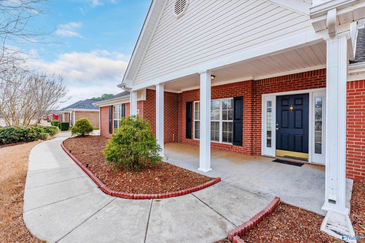 194 Newberry Court - Photo 1