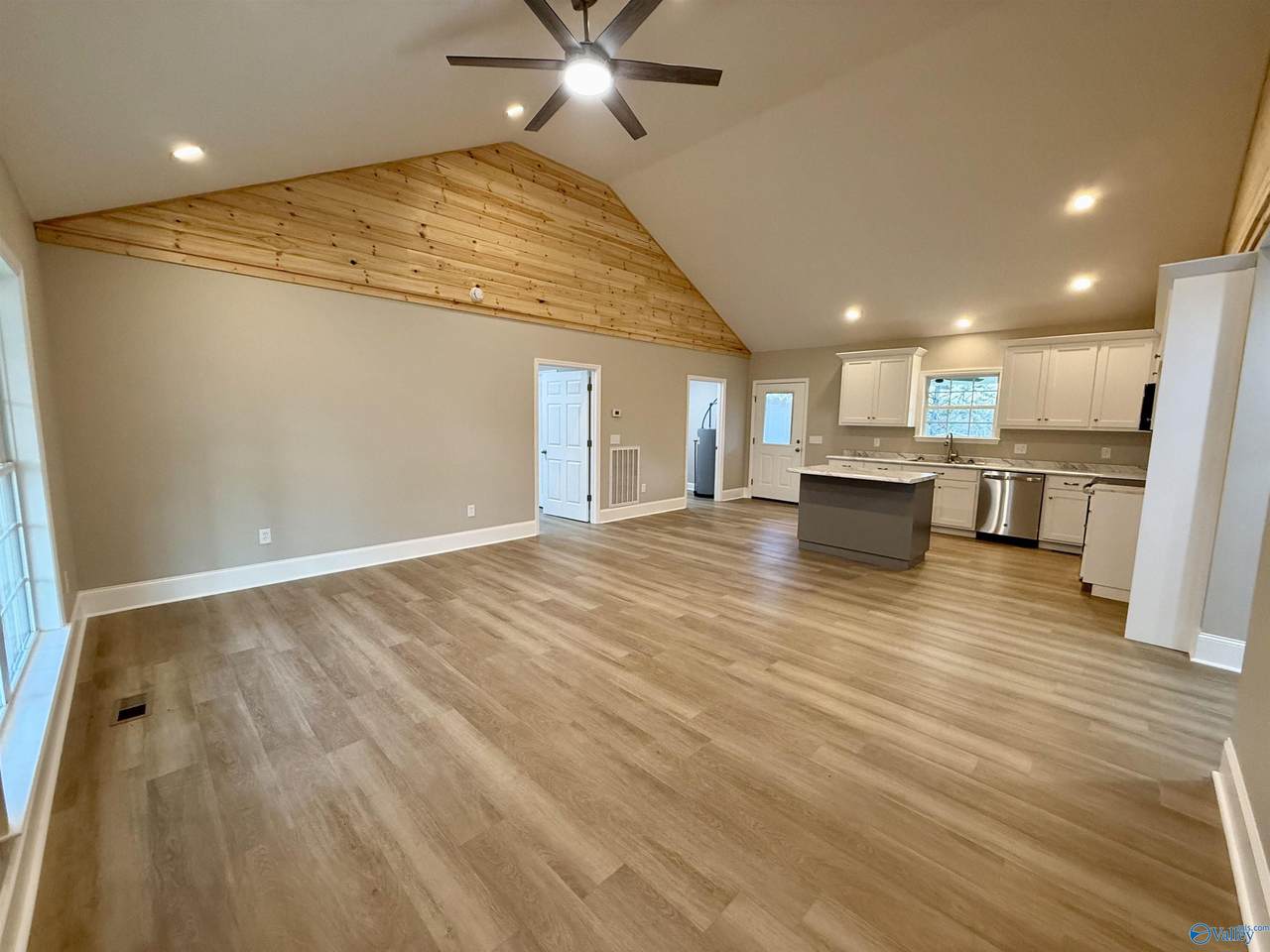 https://bt-photos.global.ssl.fastly.net/nalmls/1280_boomver_1_21910569-2.jpg