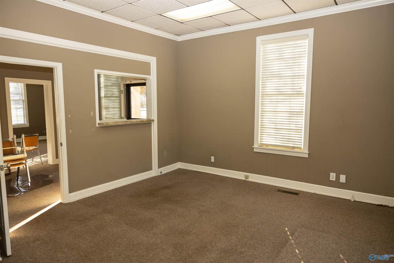 https://bt-photos.global.ssl.fastly.net/nalmls/1280_boomver_1_21911430-2.jpg