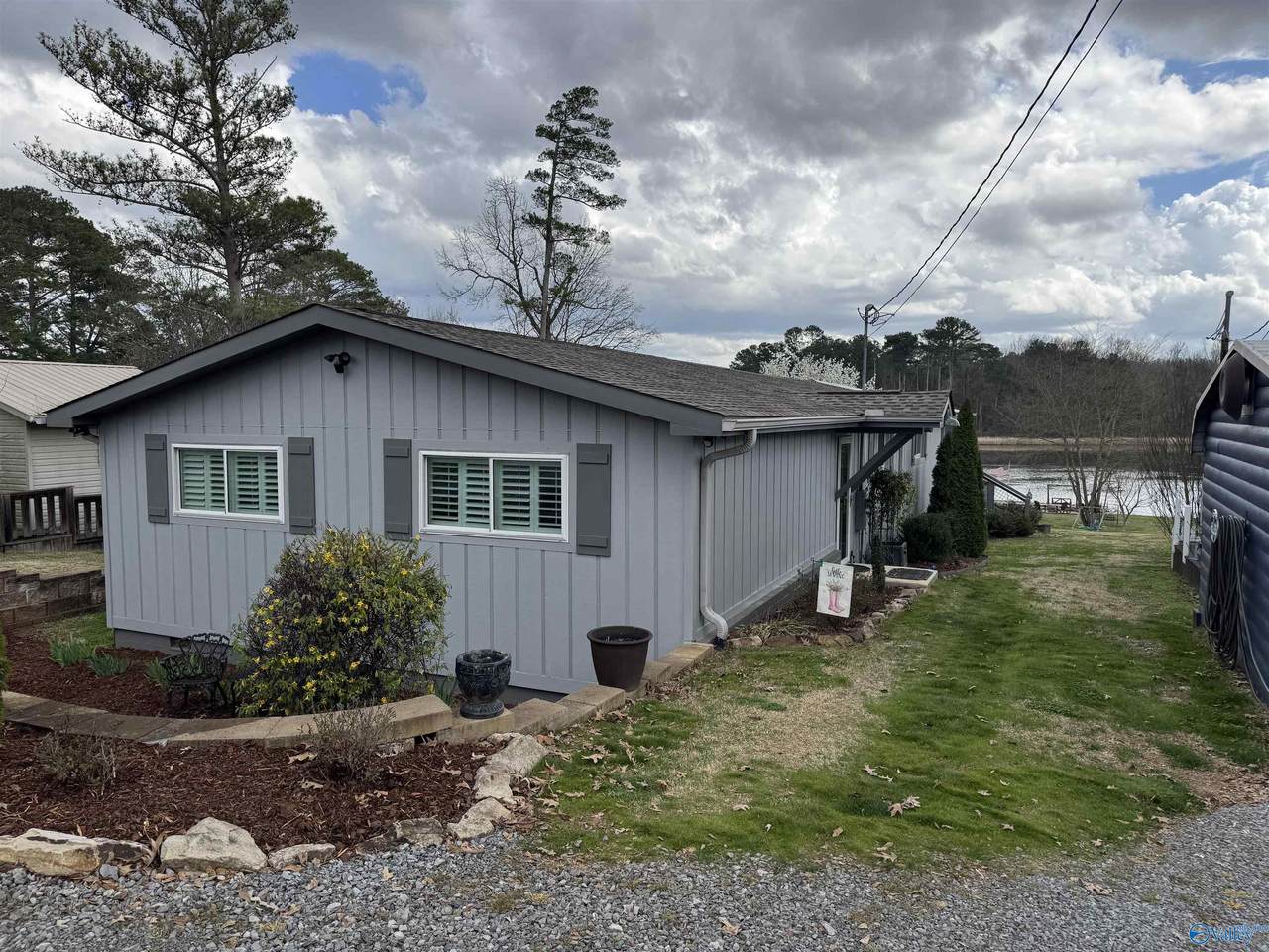 1475 Point Of Pines - Photo 1