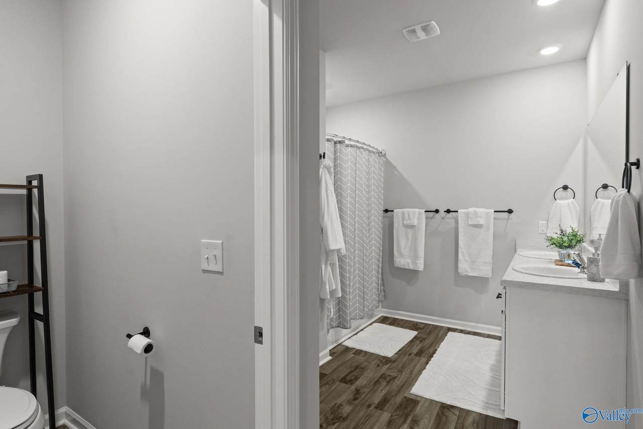 https://bt-photos.global.ssl.fastly.net/nalmls/1280_boomver_1_21911730-2.jpg