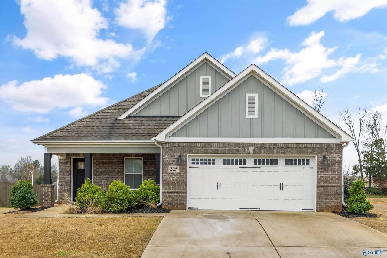 225 Dustin Lane - Photo 1