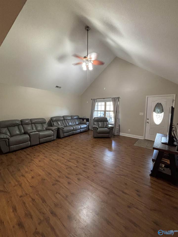 https://bt-photos.global.ssl.fastly.net/nalmls/1280_boomver_1_21912784-2.jpg