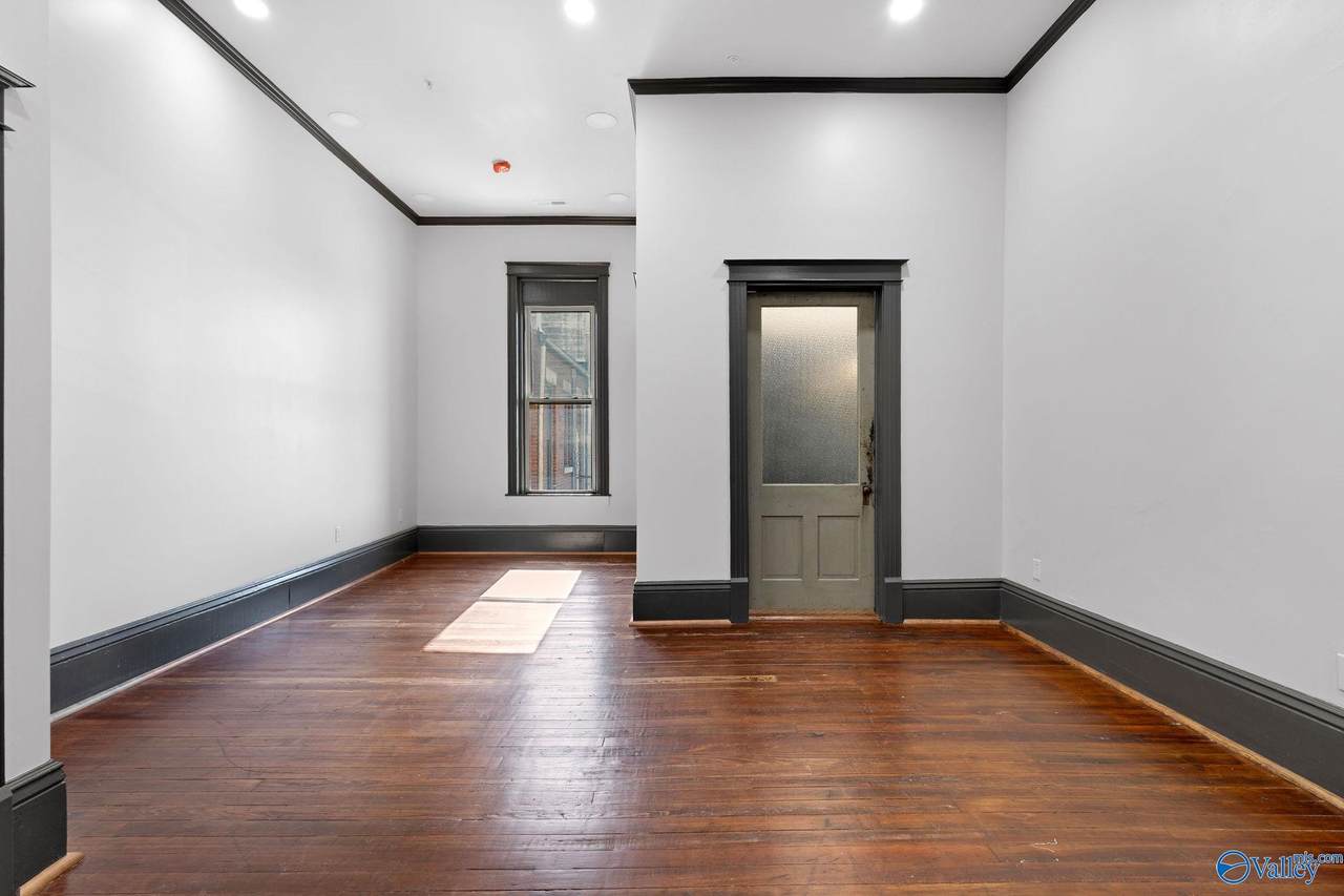 719 Bank Street - Photo 1