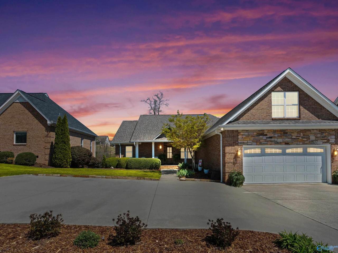 193 Oakcrest Drive - Photo 1