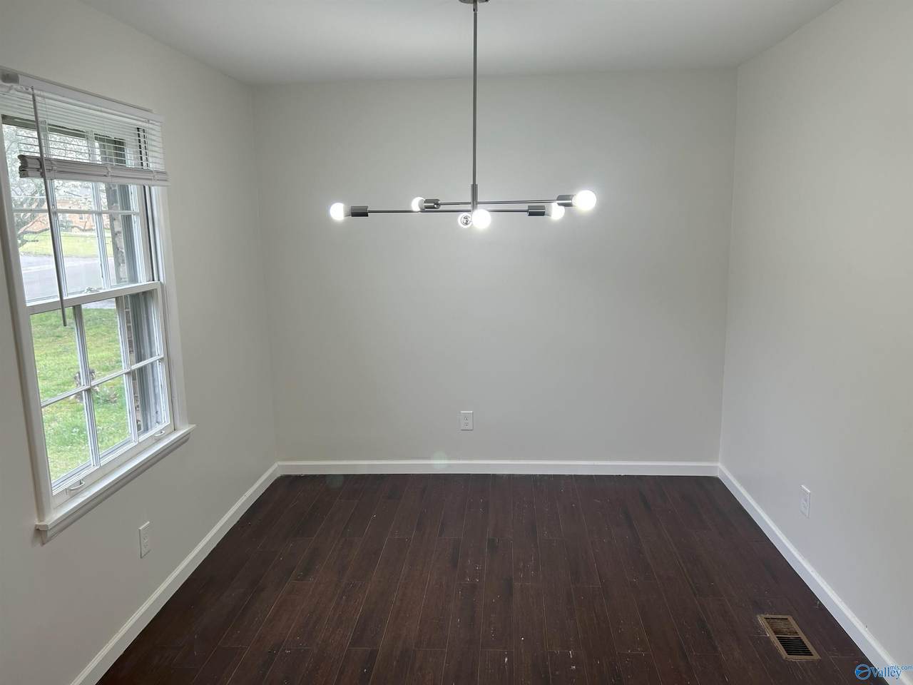 https://bt-photos.global.ssl.fastly.net/nalmls/1280_boomver_1_21913489-2.jpg