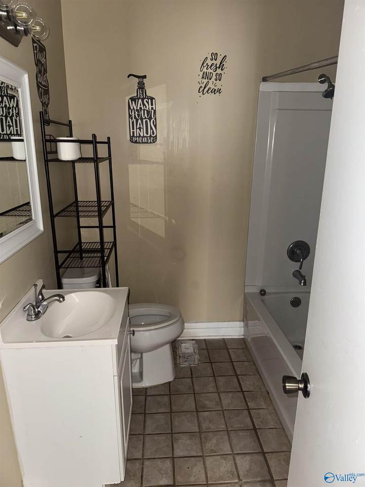 https://bt-photos.global.ssl.fastly.net/nalmls/1280_boomver_1_21913811-2.jpg