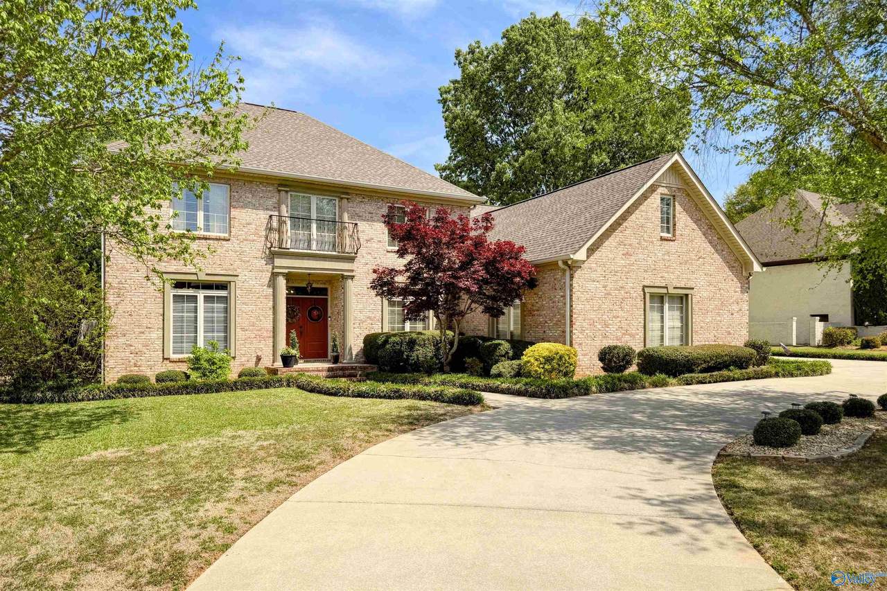2704 Applewood Circle - Photo 1