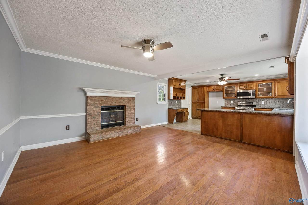 https://bt-photos.global.ssl.fastly.net/nalmls/1280_boomver_1_21914930-2.jpg