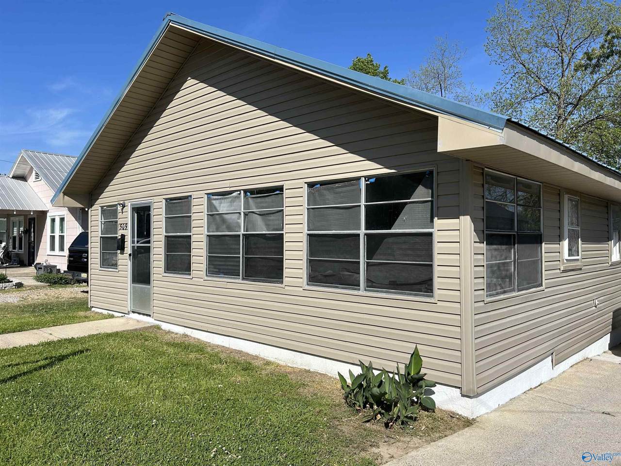 https://bt-photos.global.ssl.fastly.net/nalmls/1280_boomver_1_21914975-2.jpg
