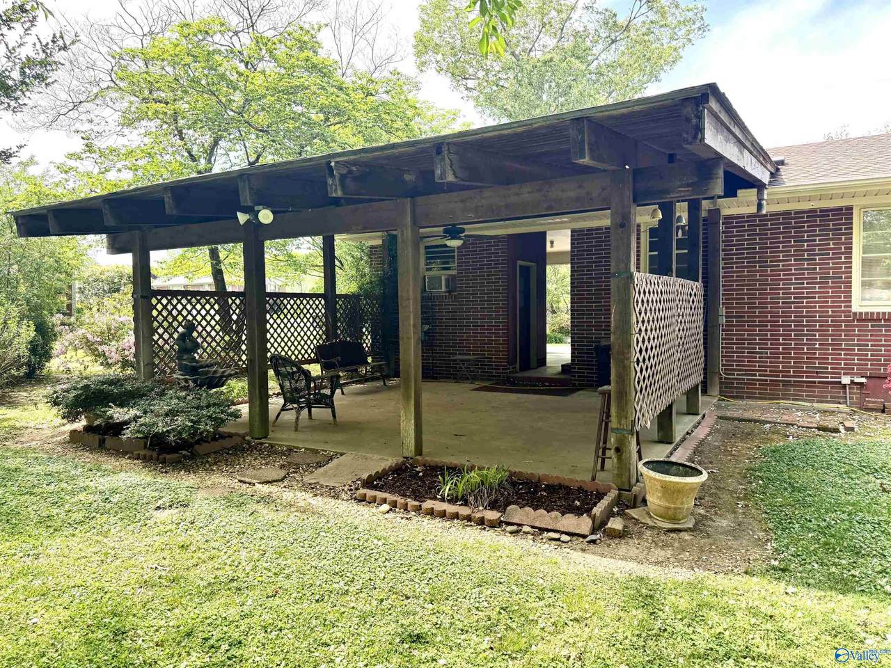 https://bt-photos.global.ssl.fastly.net/nalmls/1280_boomver_1_21915047-2.jpg