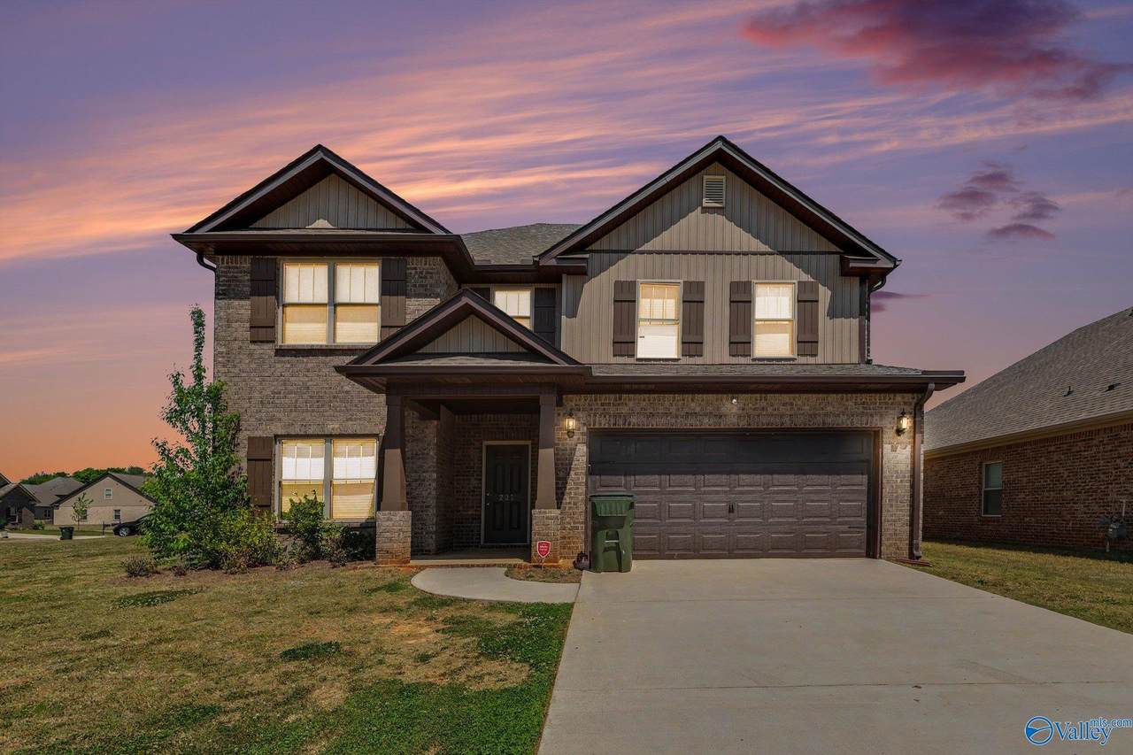 221 Portrait Street - Photo 1