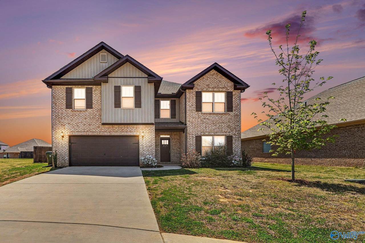 204 Portrait Street - Photo 1