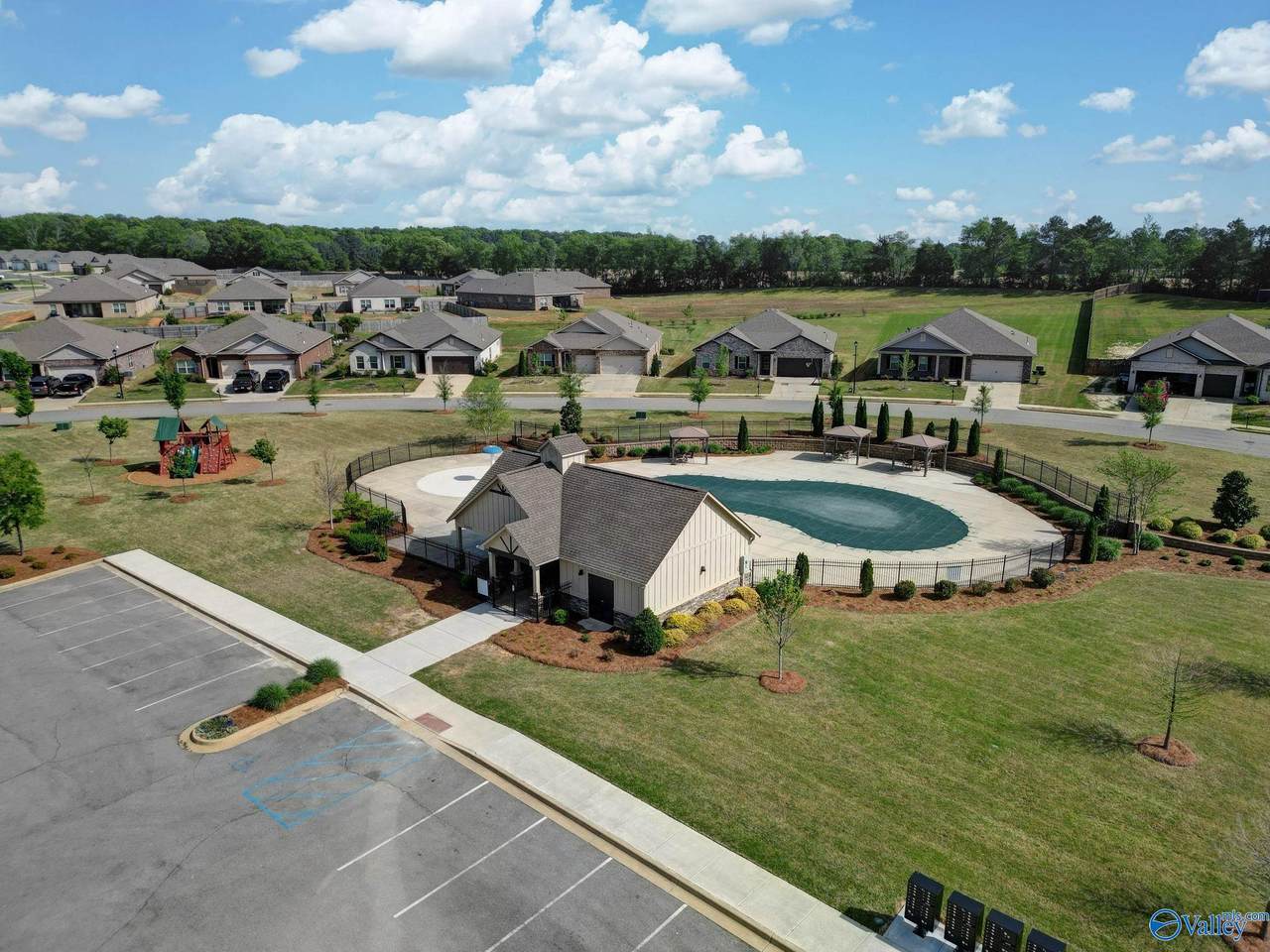 https://bt-photos.global.ssl.fastly.net/nalmls/1280_boomver_1_21915404-2.jpg
