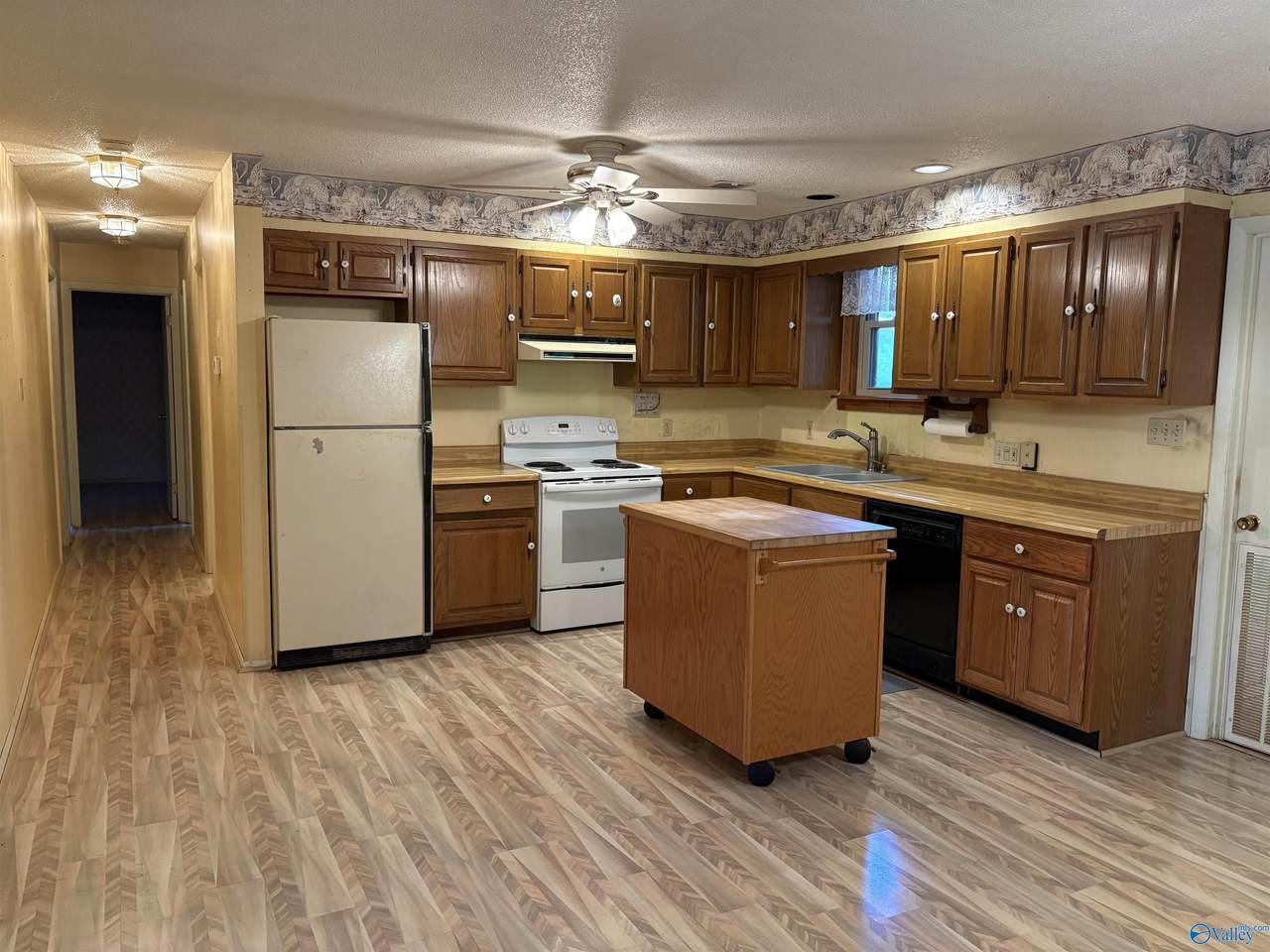 https://bt-photos.global.ssl.fastly.net/nalmls/1280_boomver_1_21915713-2.jpg