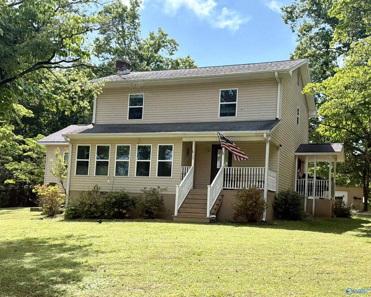 421 Lakeview Drive - Photo 1