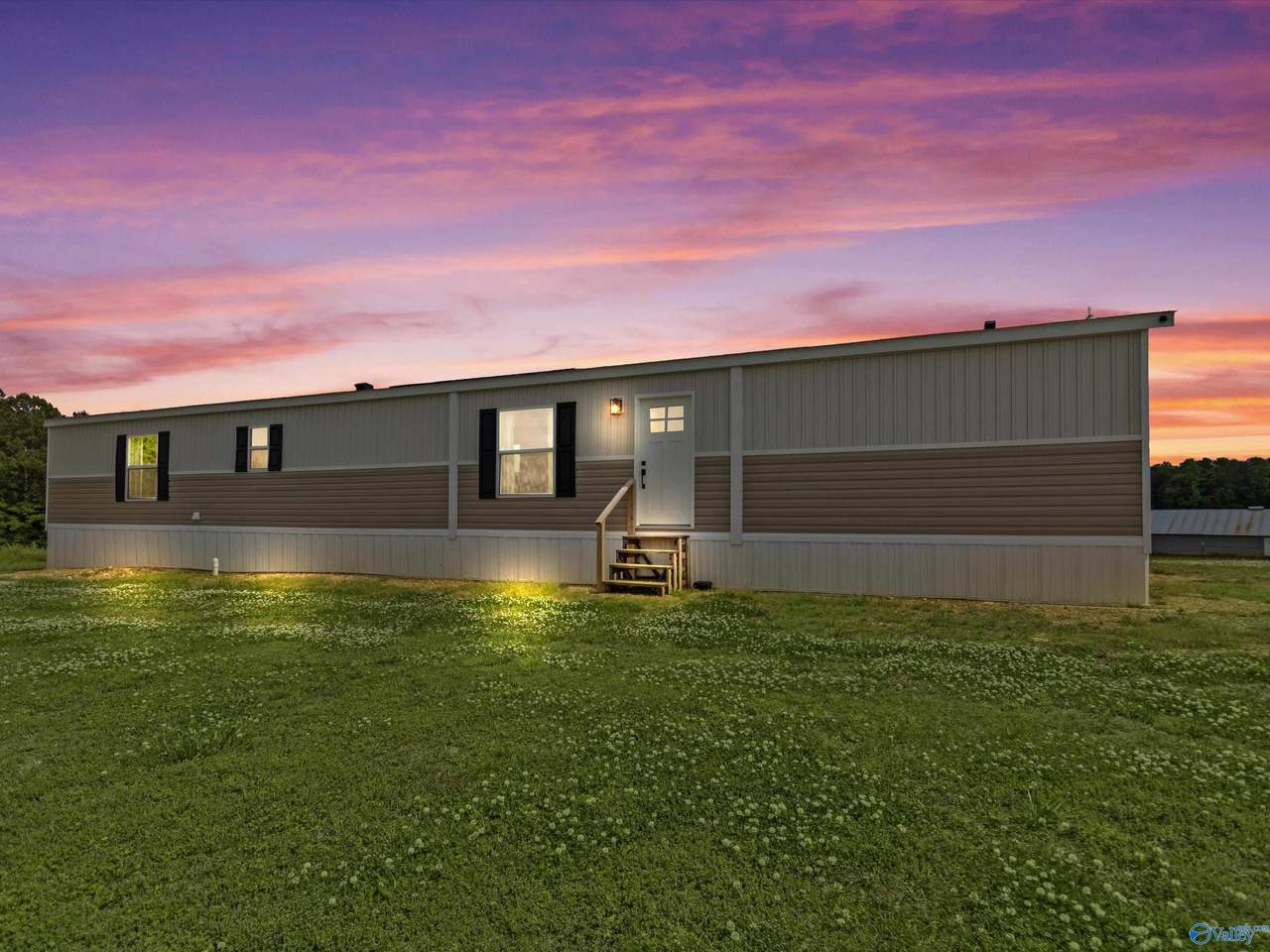 272 Hooper Drive - Photo 1