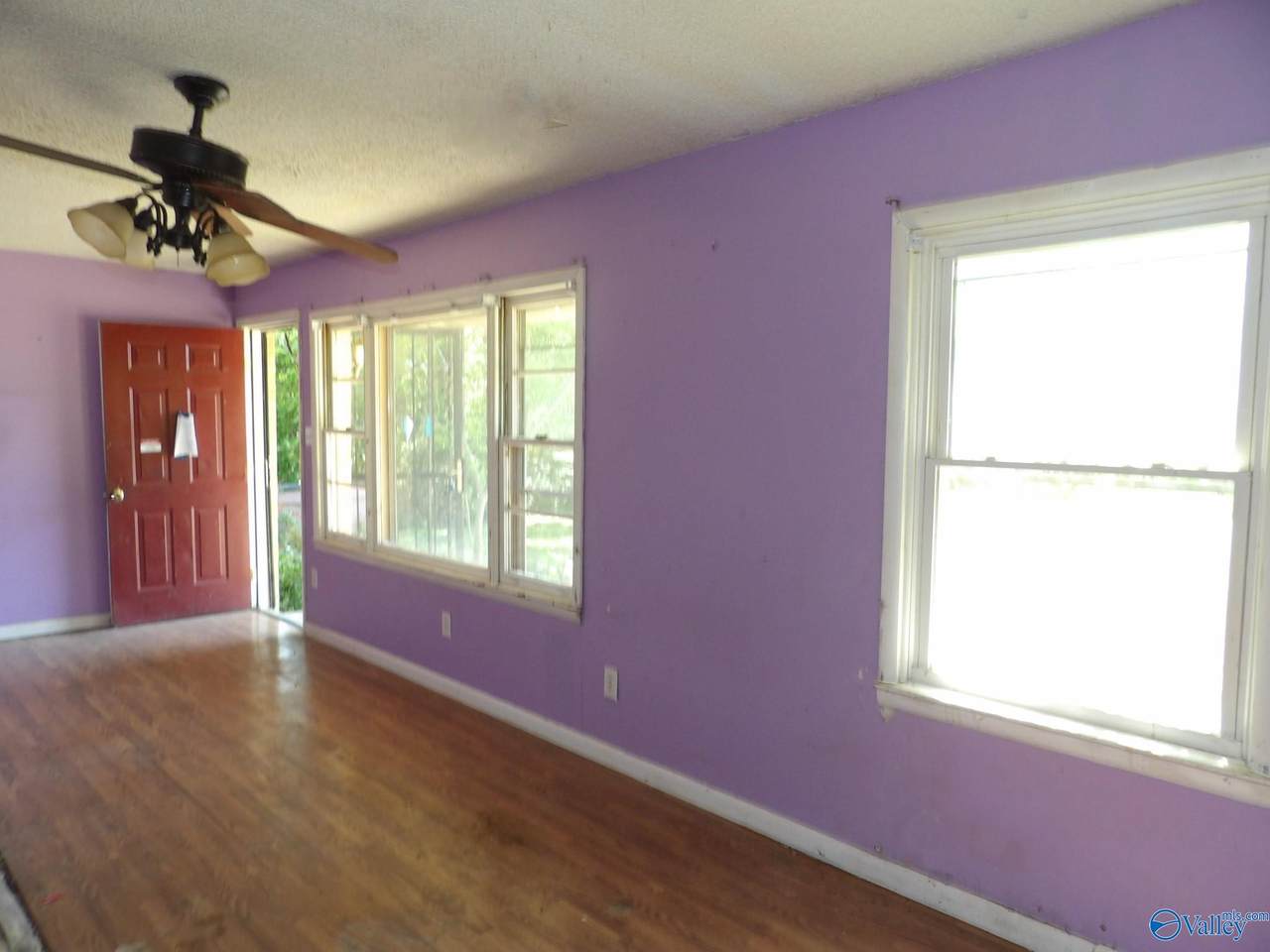 https://bt-photos.global.ssl.fastly.net/nalmls/1280_boomver_1_21917038-2.jpg