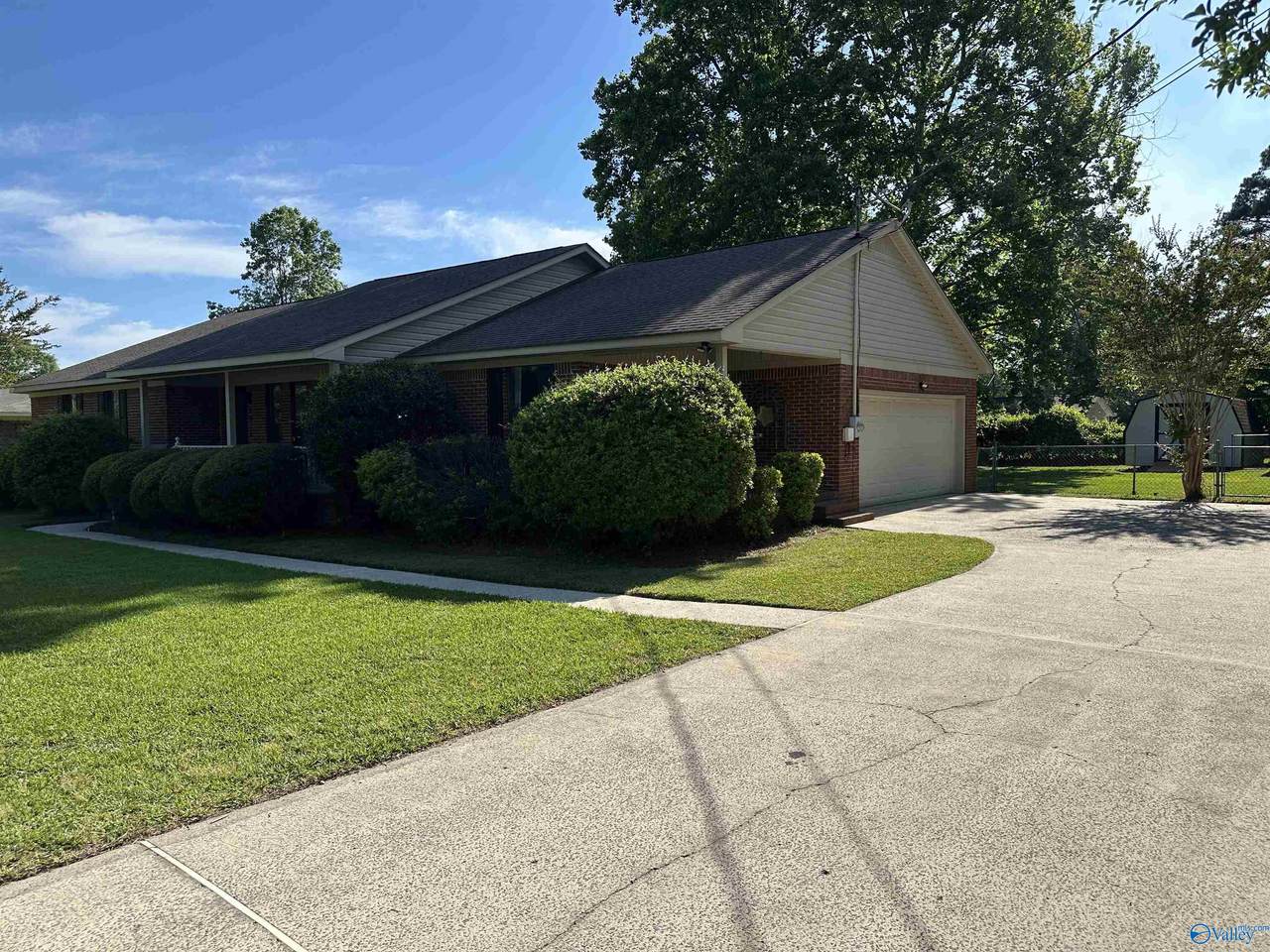 https://bt-photos.global.ssl.fastly.net/nalmls/1280_boomver_1_21917098-2.jpg